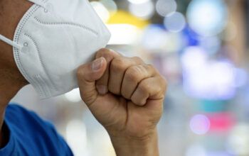 Covid no Brasil: média móvel diária de casos dispara e chega a 30 mil