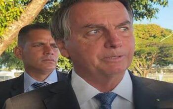 Depois de negar apoio à vacinação, Bolsonaro agora diz ser a favor das vacinas
