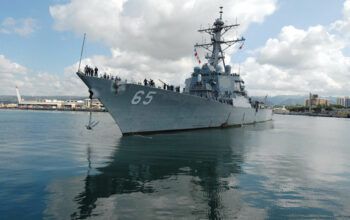 Destróier dos EUA é expulso por Pequim após violar águas territoriais no mar do Sul da China