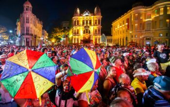 Dez capitais cancelam Carnaval de rua por Ômicron e influenza