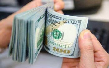 Dólar cai para R$ 5,41 e continua no menor valor em dois meses