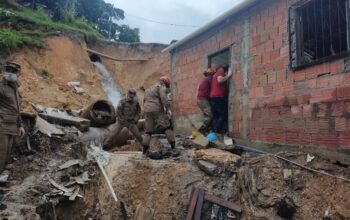 Menina de 7 anos e uma adulta morrem soterradas durante a chuva desta segunda-feira em Manaus