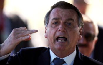 Em discurso negacionista Bolsonaro ataca vacina e distorce dado sobre mortes de crianças