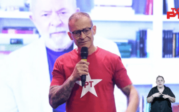 Fabiano Contarato se emociona em cerimônia de filiação ao PT : “Sempre fui petista”