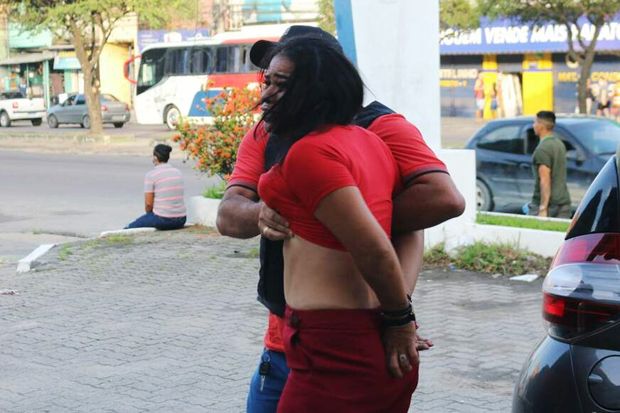 Loira do Face é presa por roubo em Manaus; ela é considerada de alta periculosidade