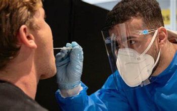 Média móvel de casos de Covid passa de 110 mil contaminados por dia