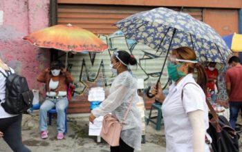 Média móvel de casos de Covid ultrapassa 140 mil e bate novo recorde