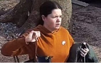 Mulher é presa nos EUA após xingar, ameaçar e cuspir em menino judeu de apenas 8 anos