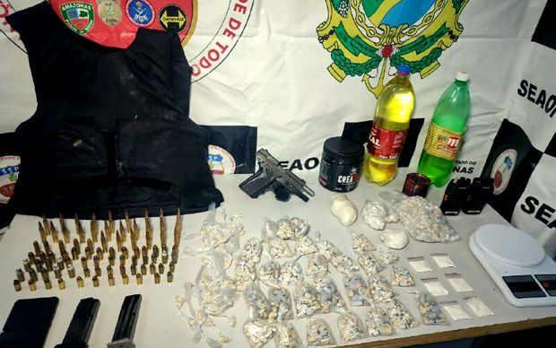 No Iranduba, 11 homens são presos por tráfico de drogas e porte ilegal de arma