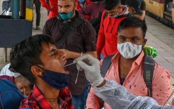 Ômicron é mortal e não deve ser chamada de variante branda, diz OMS