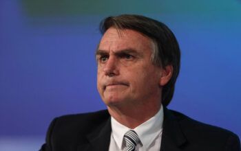 Popularidade de Bolsonaro nas redes desaba e tem rejeição recorde, diz pesquisa