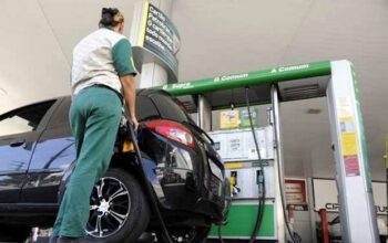 Preço médio da gasolina nos postos subiu 46% em 2021, diz ANP