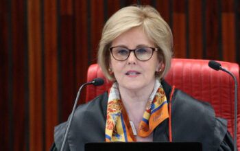 Rosa Weber dá cinco dias para secretário da Saúde explicar nota contrária às vacinas