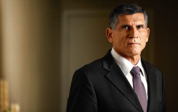 ‘Show de besteira’, diz Santos Cruz sobre irritação de Bolsonaro com o Exército