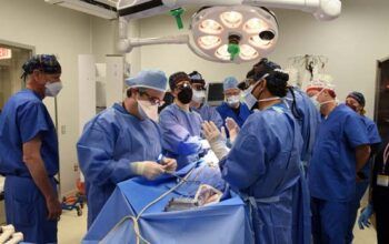 Transplante de coração de porco é marco histórico na medicina, diz cardiologista