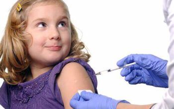 Vacinação infantil pode começar 48 horas após chegada de doses, dizem governadores