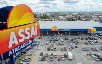 Assaí é condenado a indenizar criança negra que levou ‘mata-leão’ de segurança