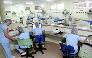 Bebê de 1 ano e 4 meses morre por Covid à espera de UTI