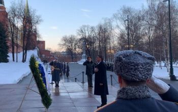 Bolsonaro inicia agenda na Rússia com homenagem a soldado desconhecido