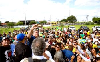 Bolsonaro percorre o país em campanha e só a Justiça não vê