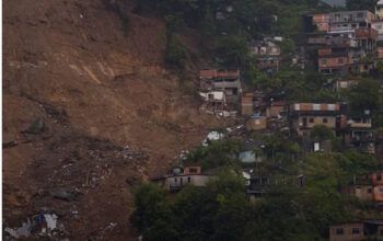 Bombeiros esperam encontrar vítimas com vida em Petrópolis; tragédia já deixa 122 mortos