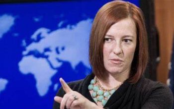 'Brasil parece estar do outro lado', diz porta-voz da Casa Branca sobre viagem de Bolsonaro à Rússia