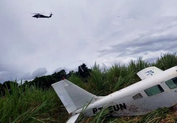 Caças interceptam avião com 165kg de supermaconha no Amazonas; vídeos