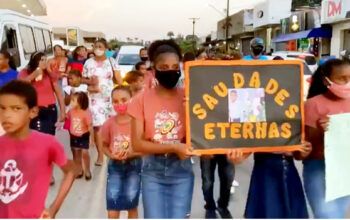 Criança é morta por encapuzados após se esconder embaixo da cama