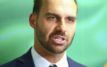 Eduardo Bolsonaro diz que “feminismo cresce por causa de homem frouxo”