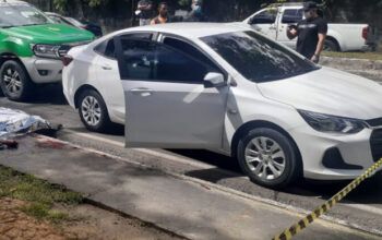 Homem é executado dentro de carro com tiros à queima-roupa