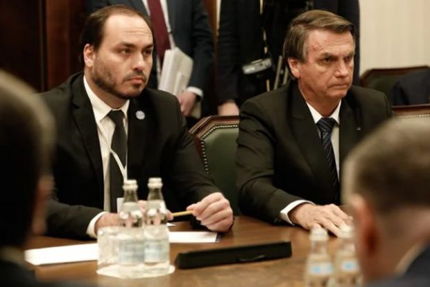 Planalto alega que Carlos Bolsonaro viajou à Rússia com pai “sem ônus”