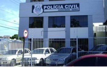 Criança de 7 anos é encontrada morta debaixo da cama; mãe confessa crime