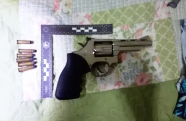 Homem é baleado pela esposa ao negar mostrar troca de mensagens no celular