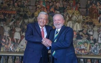 Lula é recebido pelo presidente do México e defende atuação da América Latina