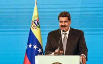 Maduro: “Bandeiras dos EUA e da Venezuela ficaram lindas unidas”