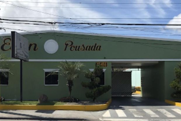 Mulher é encontrada morta dentro de quarto de motel supostamente por overdose
