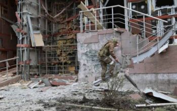 Novo bombardeio deixa Kiev sitiada e mortos em Kharkiv, na Ucrânia