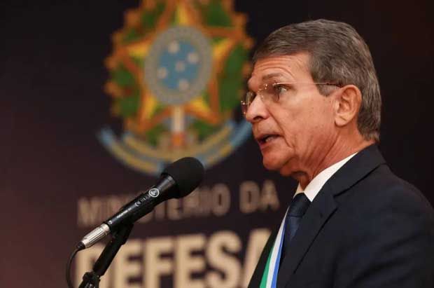 Silva e Luna diz que não vai abandonar comando da Petrobrás