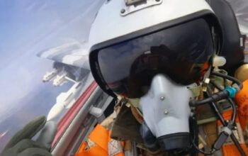 Ucrânia divulga foto do “Fantasma de Kiev” buscando “alma” dos russos