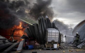 Ucrânia diz que 2 depósitos de petróleo foram atingidos perto de Kiev