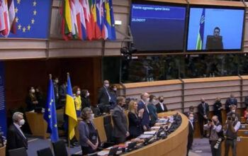 Zelensky é aplaudido no Parlamento Europeu: “Provem que estão conosco”