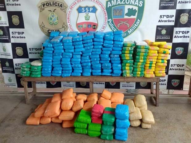 Em Alvarães são apreendidos mais de 400kg cocaína; a droga foi levada para Tefé