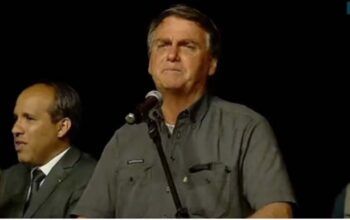 Em evento de vereadores, público recebe Bolsonaro com gritos pró-Lula