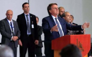 "Temos um chefe do Executivo que mente", diz Bolsonaro em ato falho (vídeo)