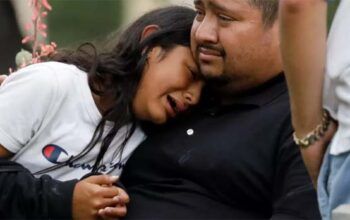 18 crianças e professora são assassinadas a tiros em escola nos EUA