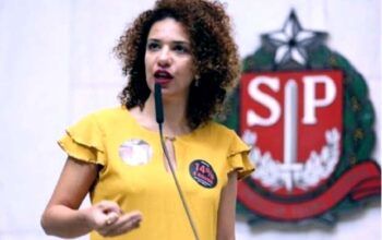 Deputado diz que vai “colocar cabresto” em parlamentar negra