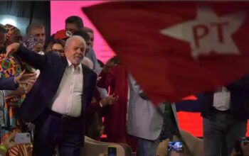 Grandeza de Dilma não cabe em ministério, diz Lula no lançamento da chapa com Alckmin