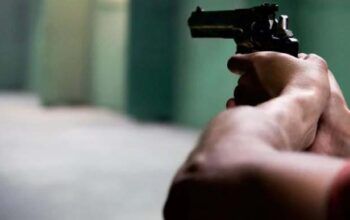 Homem é executado com mais de 10 tiros em frente ao trabalho