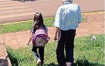 Idoso de 91 anos viraliza ao levar e buscar sobrinha-bisneta na escola