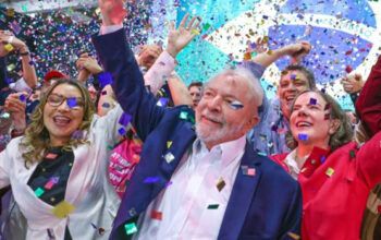 Lula pede união nacional e proclama: "Nós faremos a maior revolução pacífica da história”